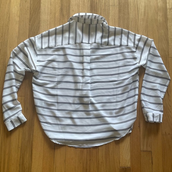 Forever 21 Women’s Long Sleeve Top Small - Picture 2 of 3